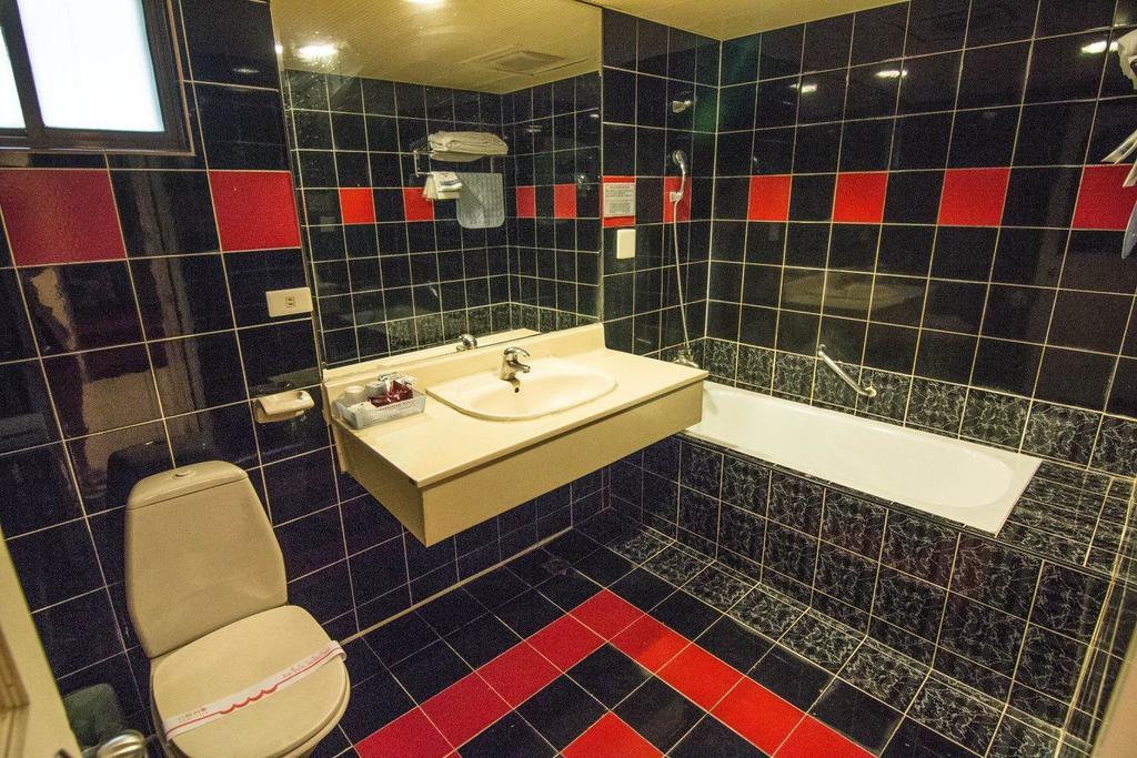 Katherine Plaza Hotel Kaohsiung Dış mekan fotoğraf